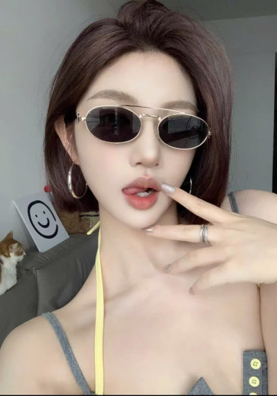 Kính râm Miu Miu SMU54Z dáng mắt oval cam, gọng logo gold. E đáp 4 màu 💕