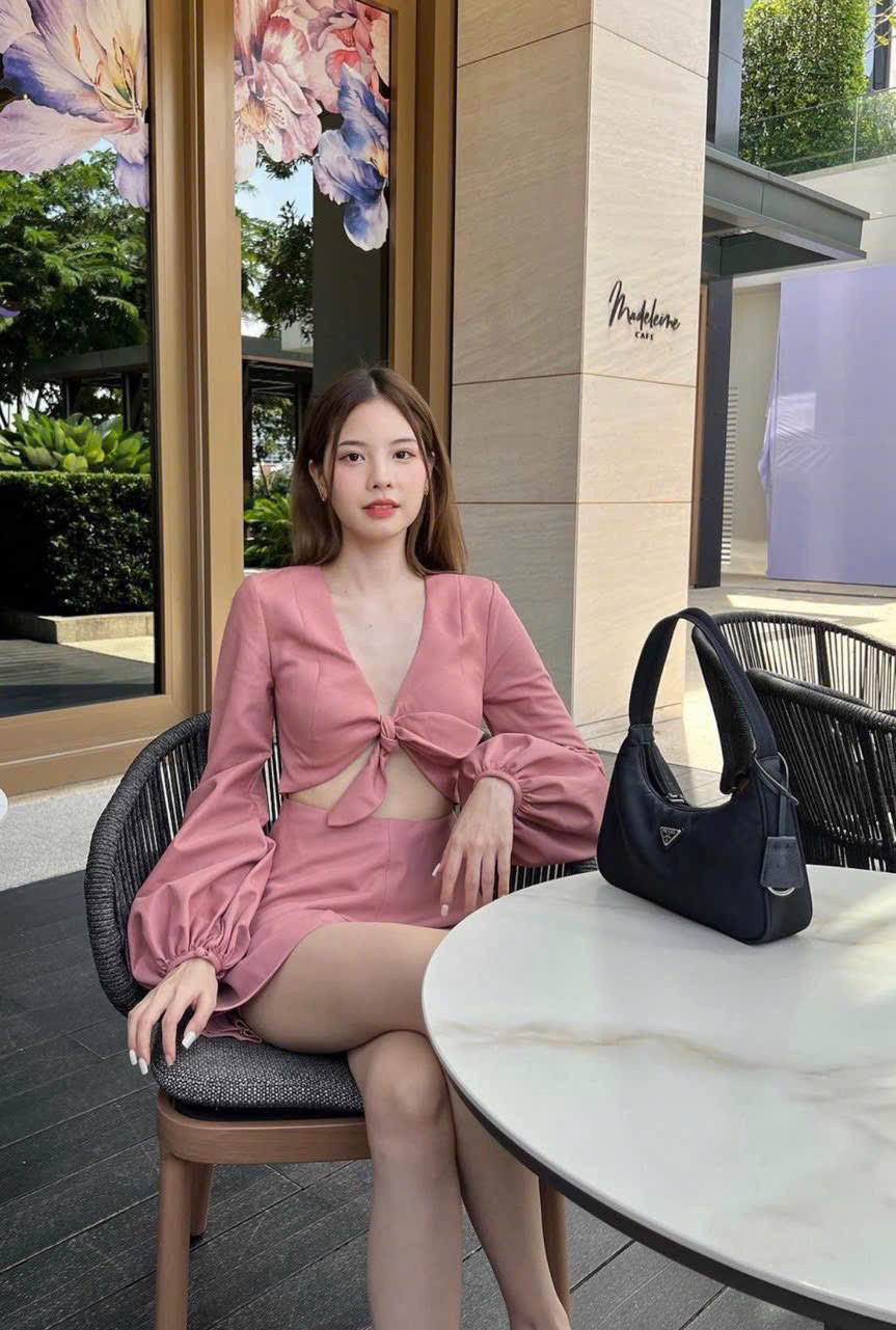 Kẹp nách Prada bản vải size 22 🍓 Dễ đeo lắm ạ 🥰