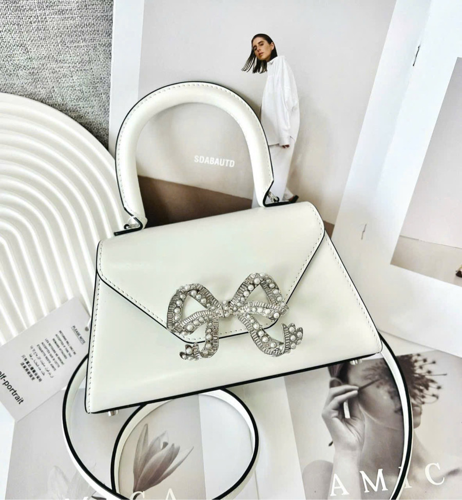 Túi Self top trắng nơ silver size 21 🎀  Em sẵn ship
