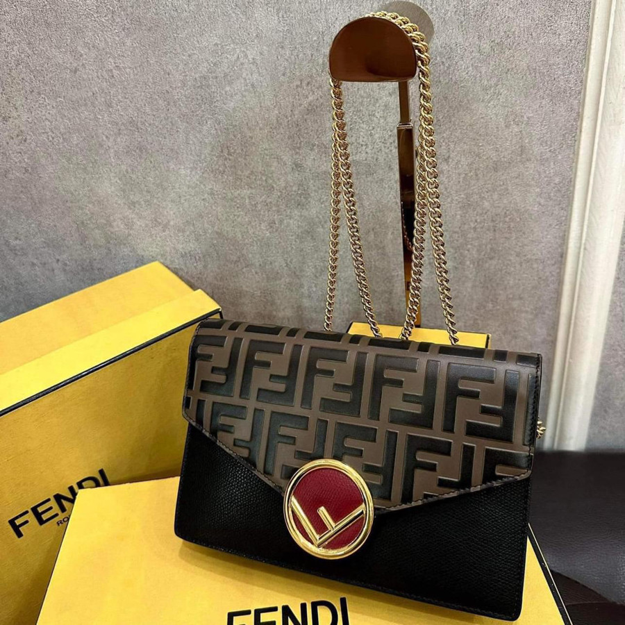 Túi Fendi wallet on Chain