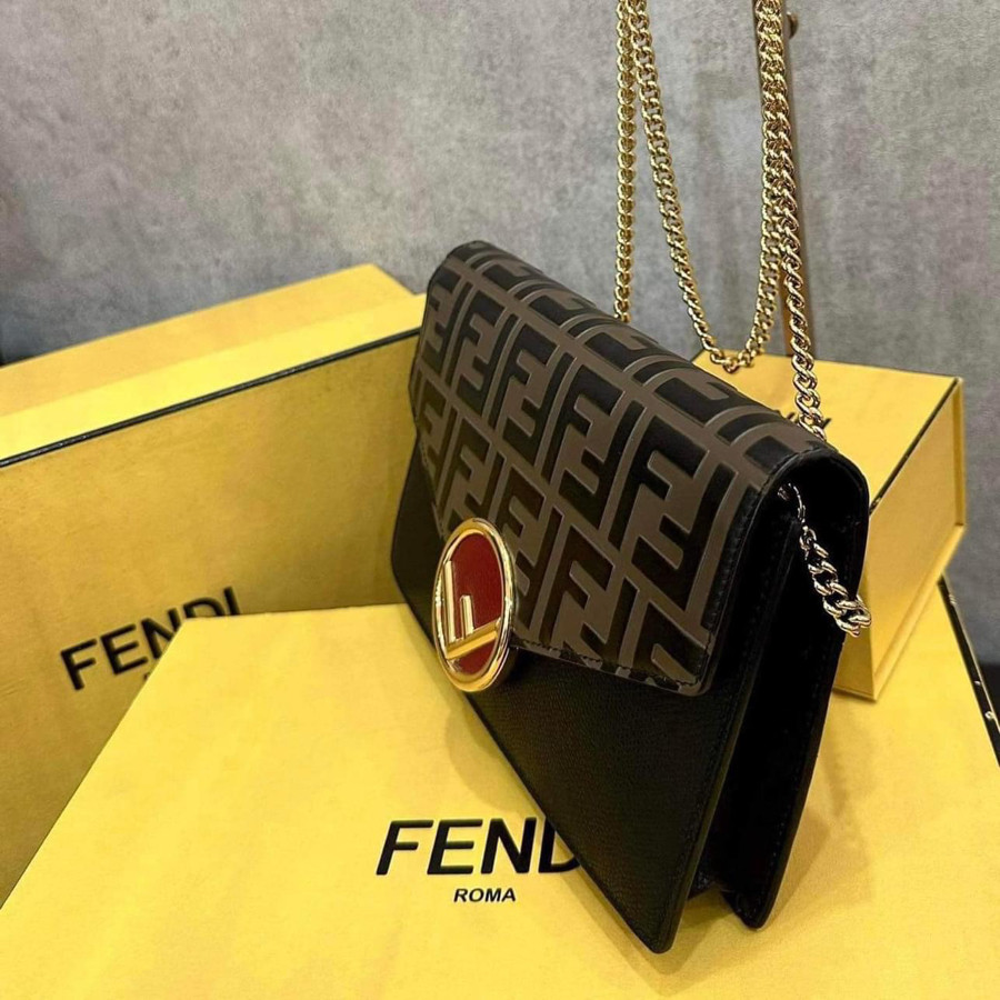 Túi Fendi wallet on Chain