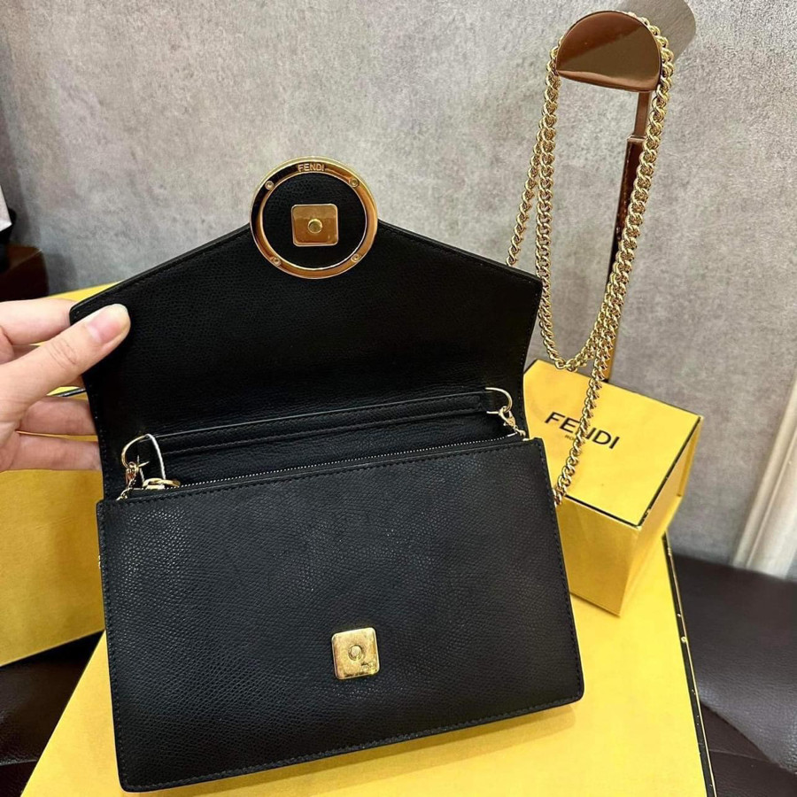 Túi Fendi wallet on Chain