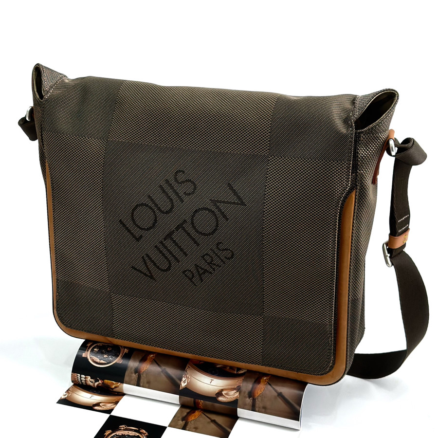 Túi messenger Louis Vuitton size 30