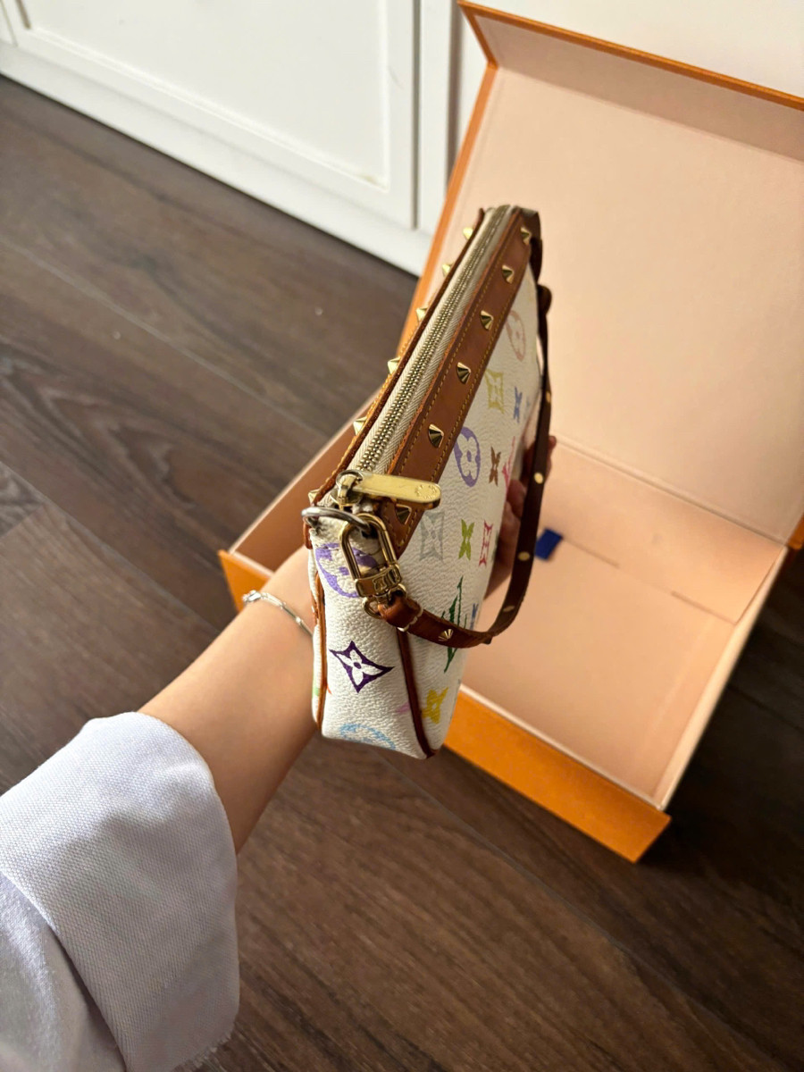 LV pochette multi