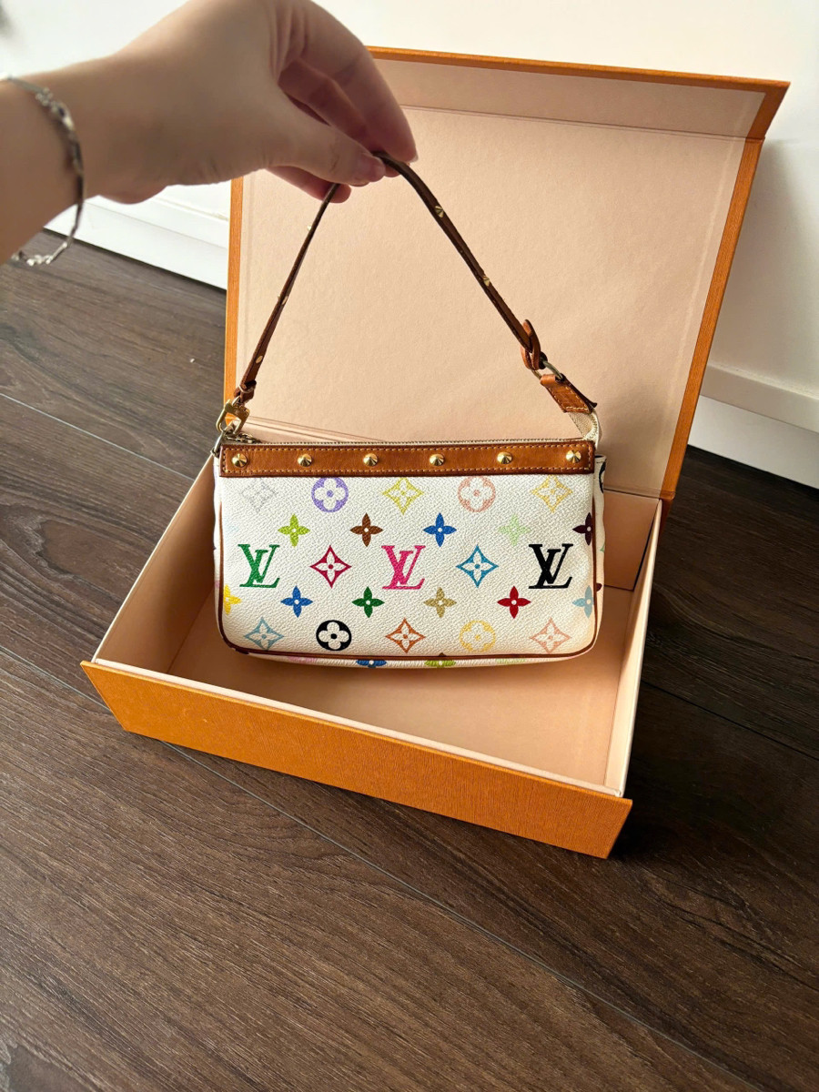 LV pochette multi