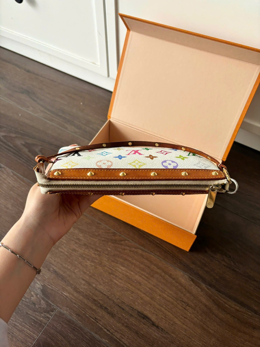 LV pochette multi