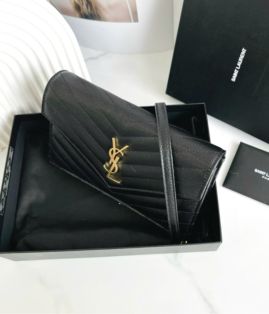 Woc Ysl logo sang chảnh 😍