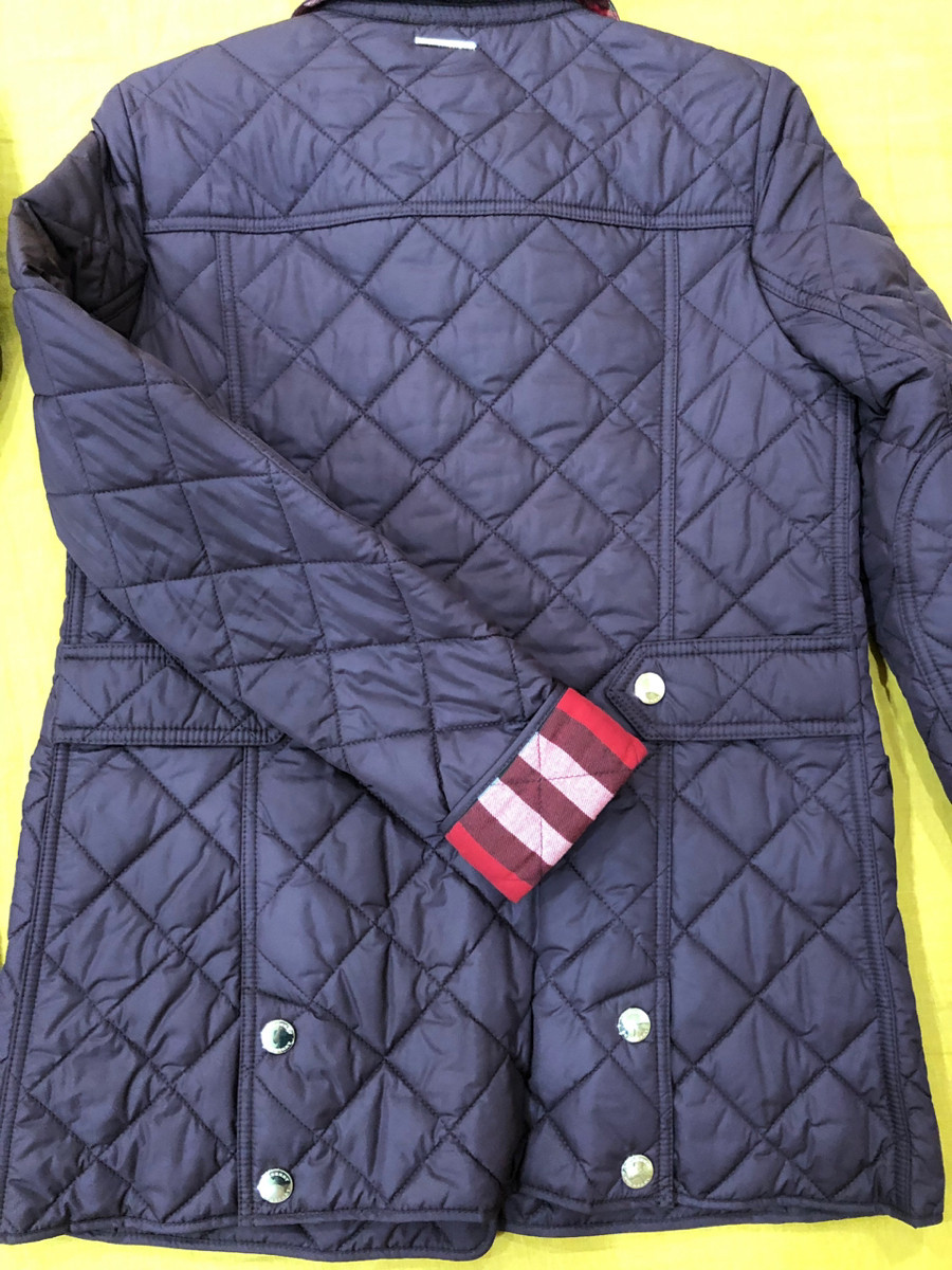 Áo Burberry like new XS 2 màu đỏ mận và beige