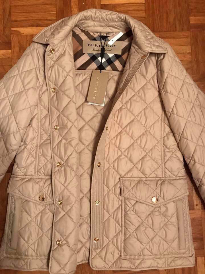 Áo Burberry like new XS 2 màu đỏ mận và beige
