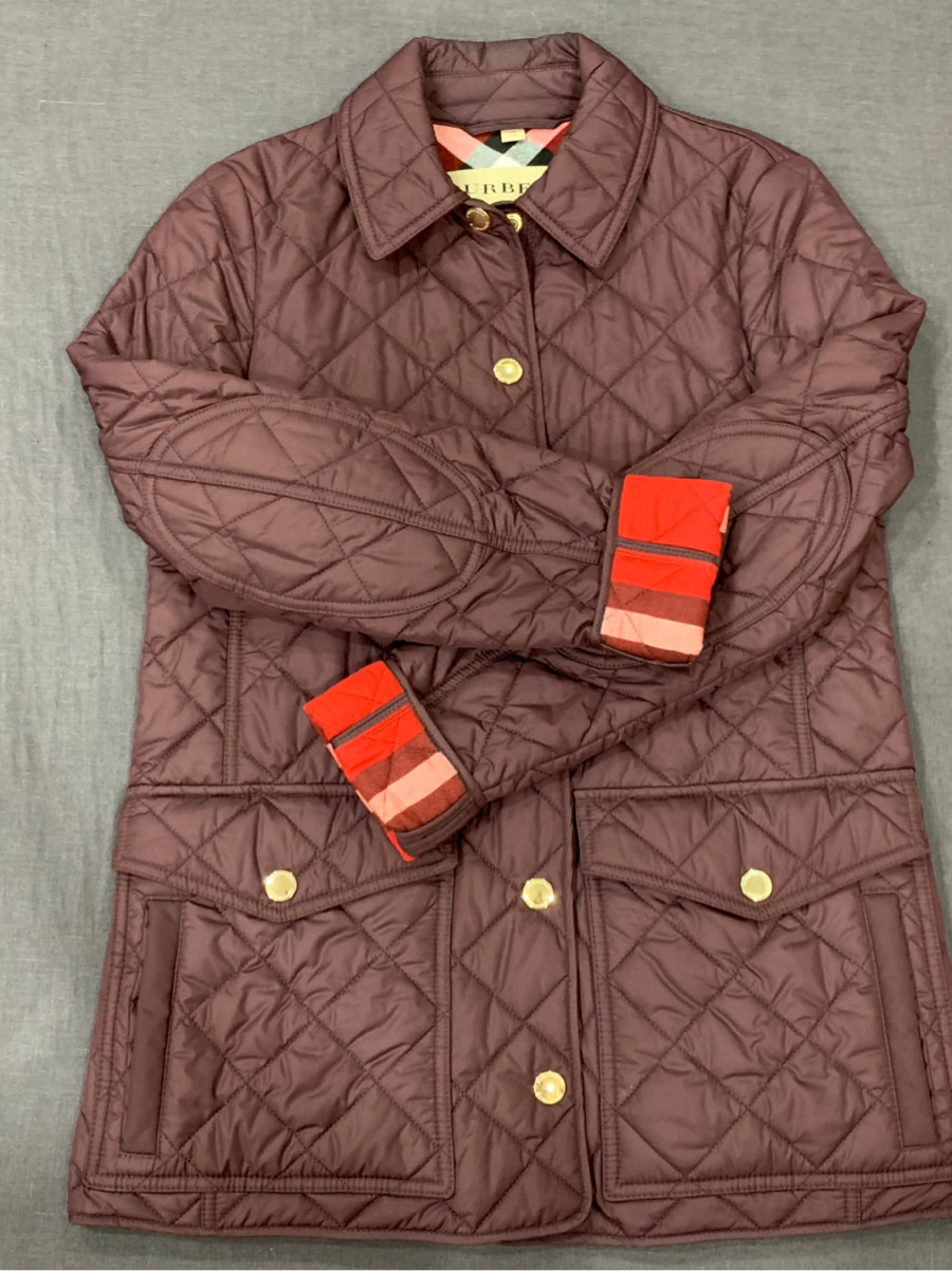Áo Burberry like new XS 2 màu đỏ mận và beige