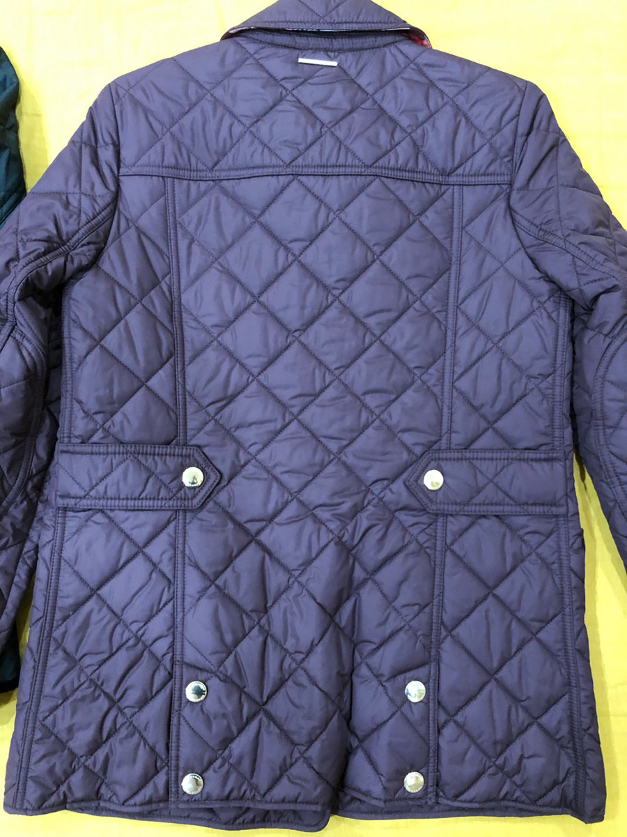 Áo Burberry like new XS 2 màu đỏ mận và beige