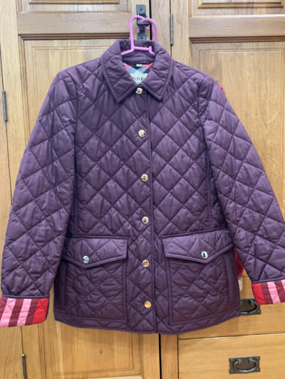Áo Burberry like new XS 2 màu đỏ mận và beige