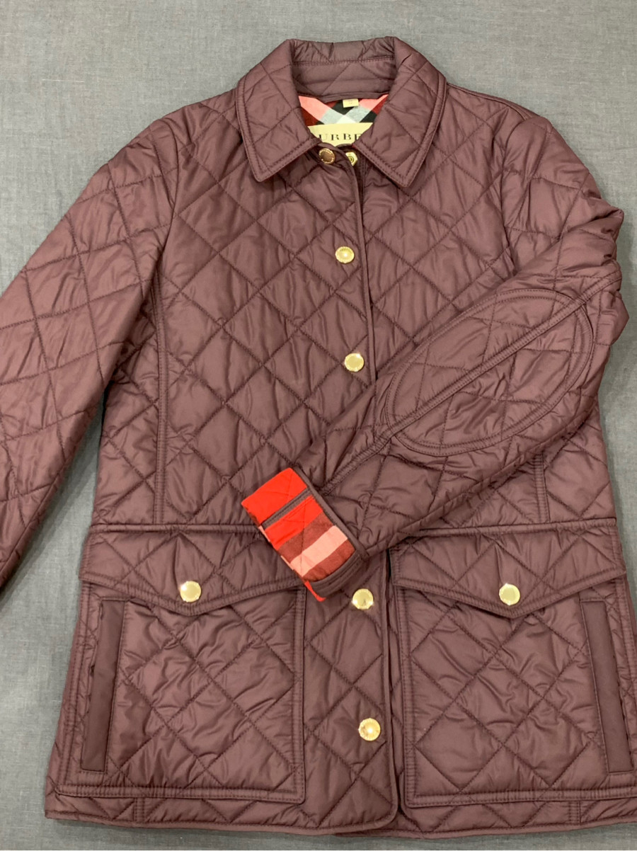 Áo Burberry like new XS 2 màu đỏ mận và beige