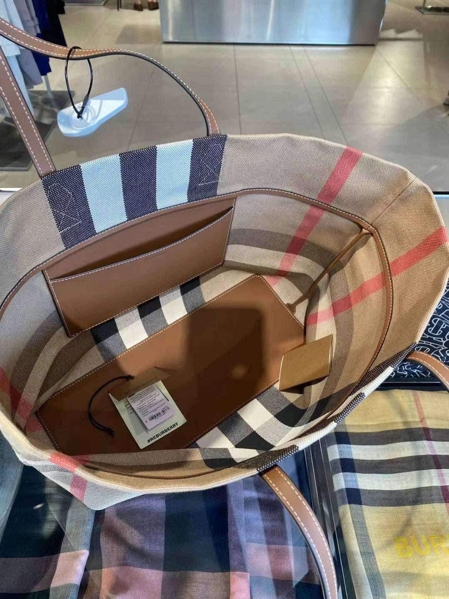 Túi Burberry