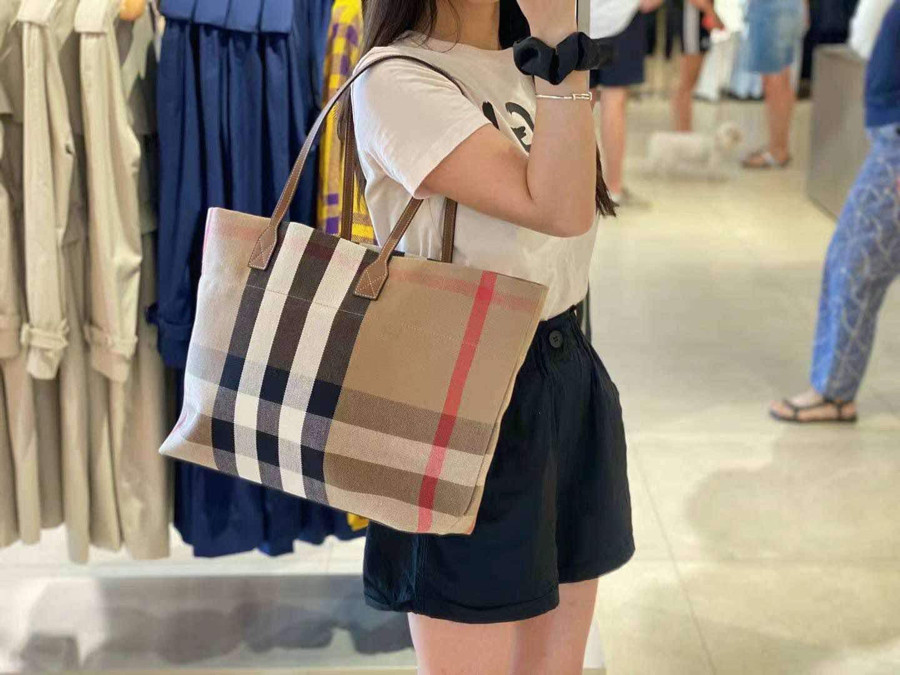 Túi Burberry