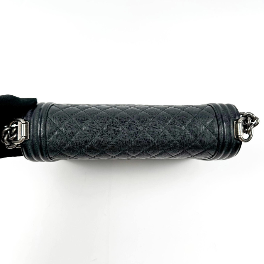 Chanel boy carviar