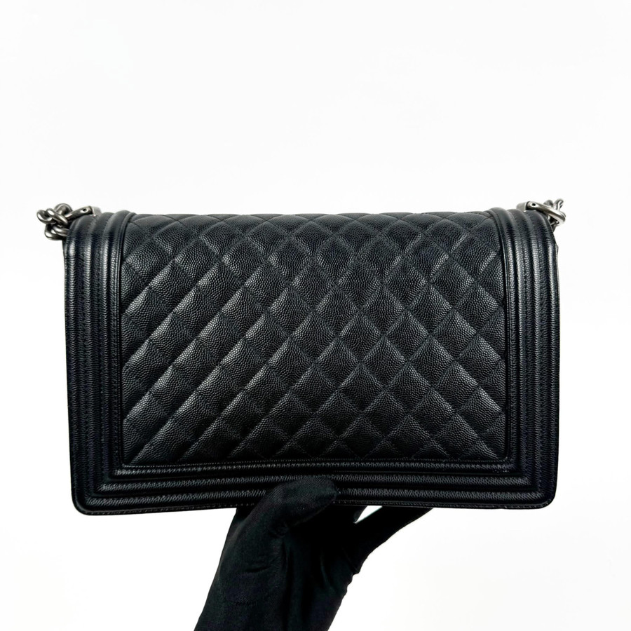 Chanel boy carviar