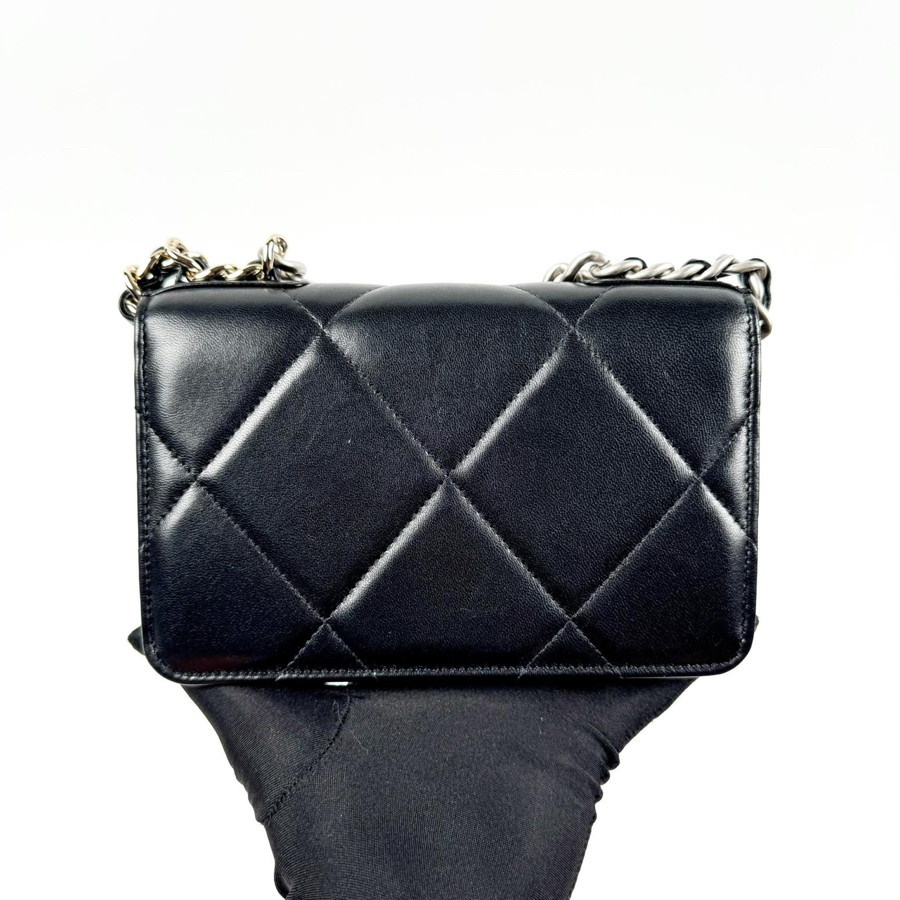Woc chanel c19