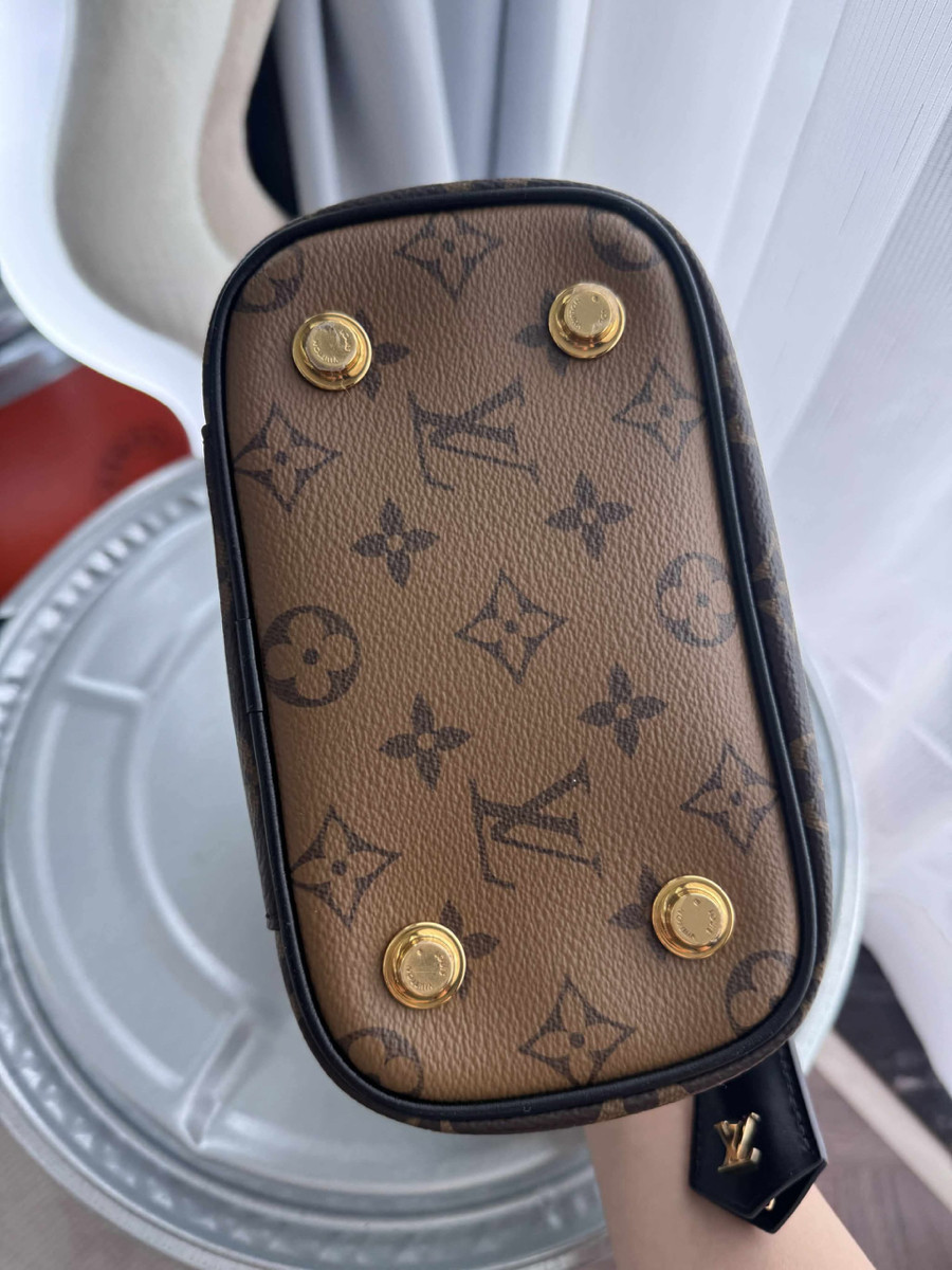 Lv vanity