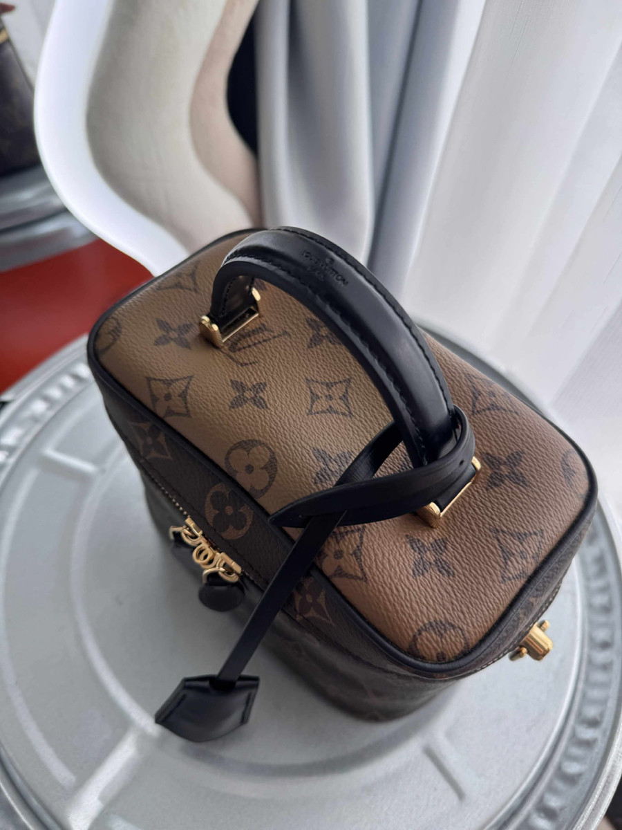 Lv vanity