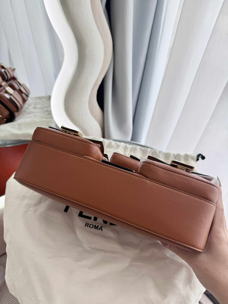 Túi FENDI Baguette