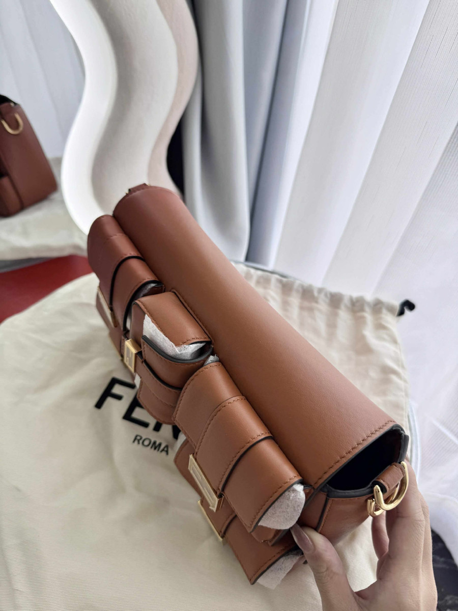 Túi FENDI Baguette