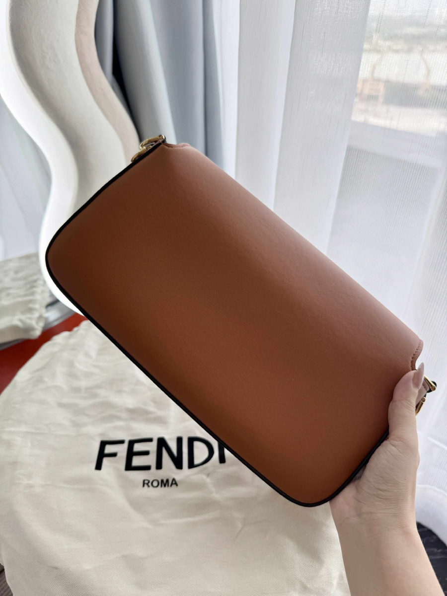 Túi FENDI Baguette