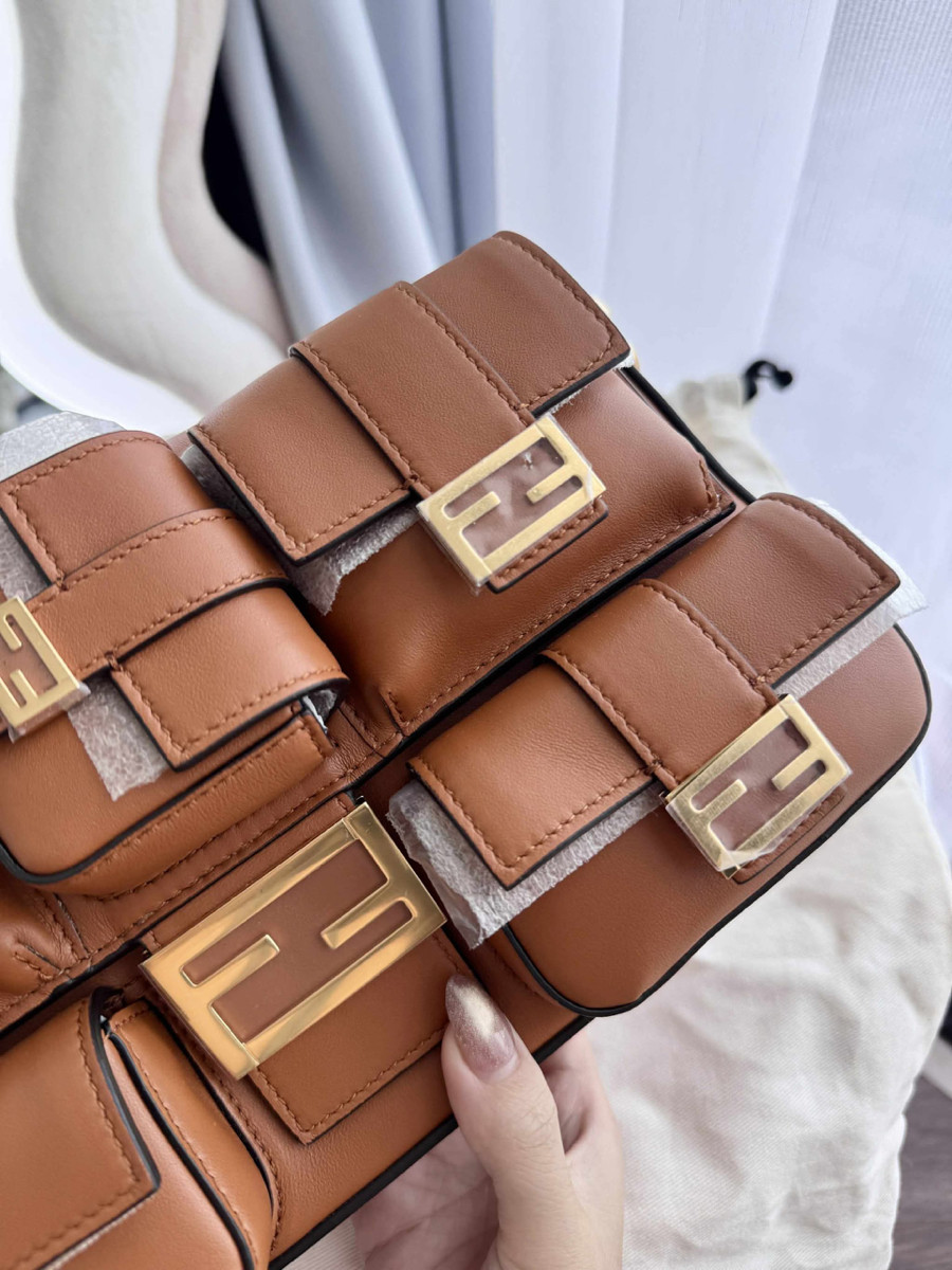 Túi FENDI Baguette