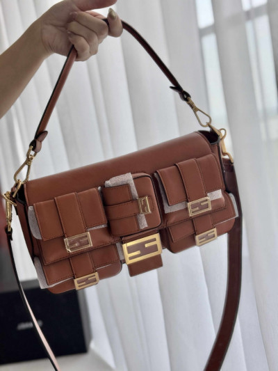 Túi FENDI Baguette