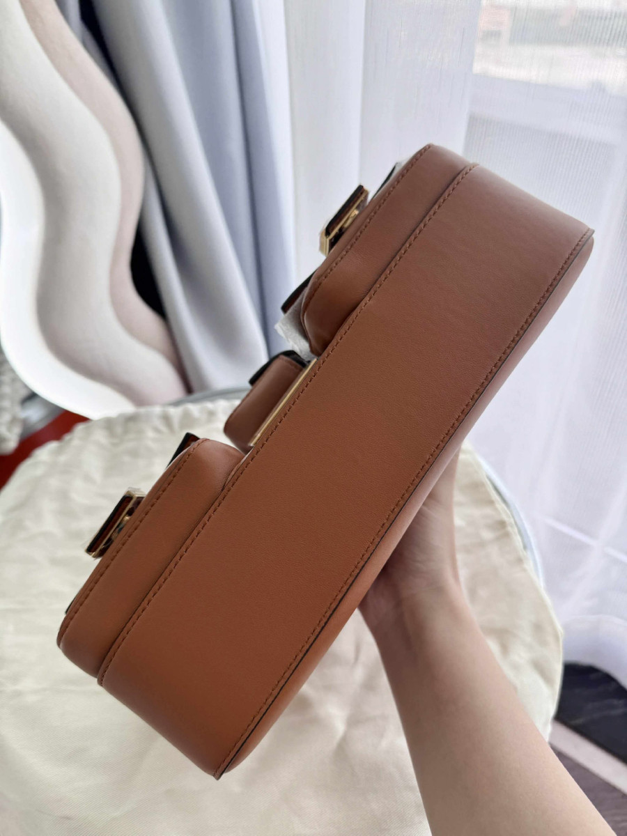 Túi FENDI Baguette