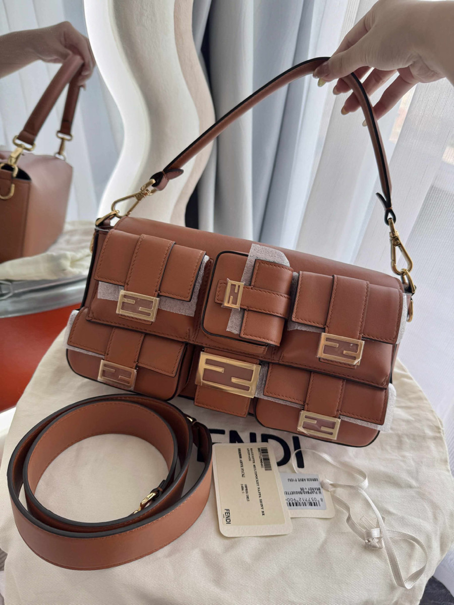Túi FENDI Baguette