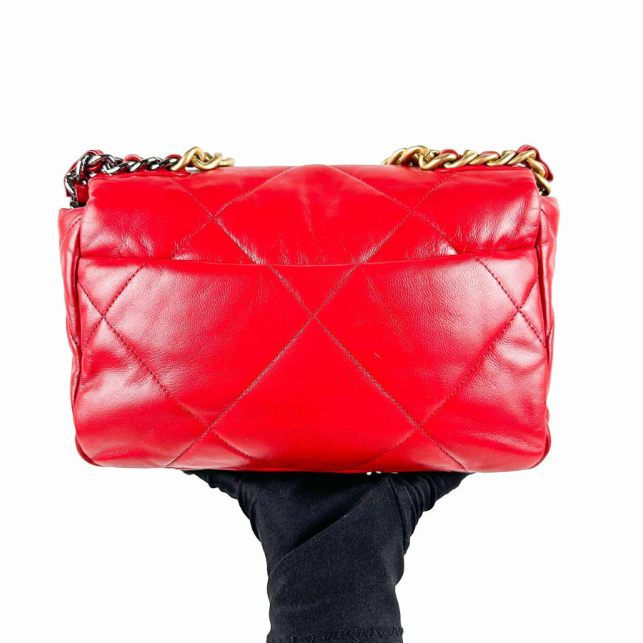 Chanel C19