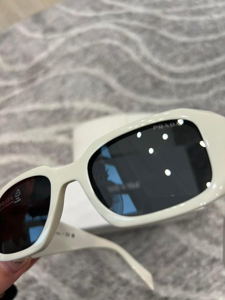 Kính prada like new