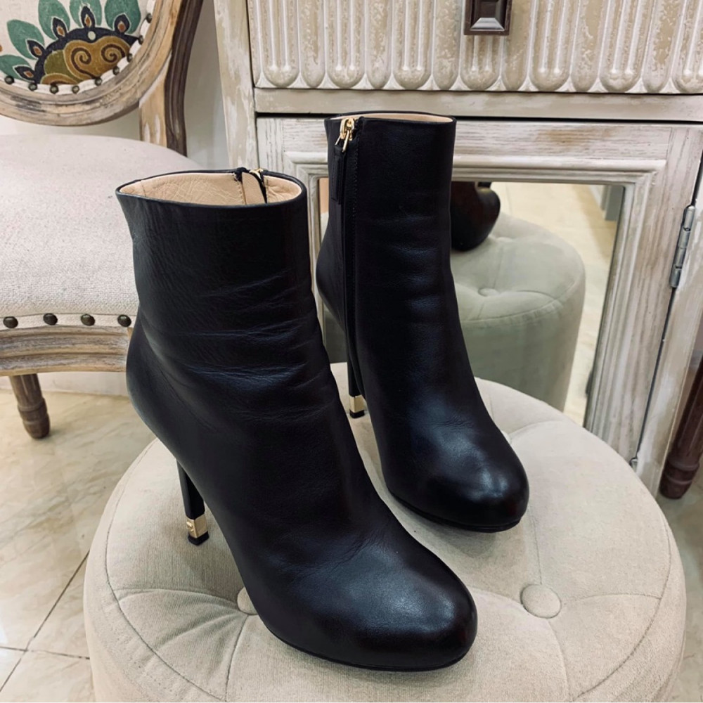 Boots Chanel sz 36.5C