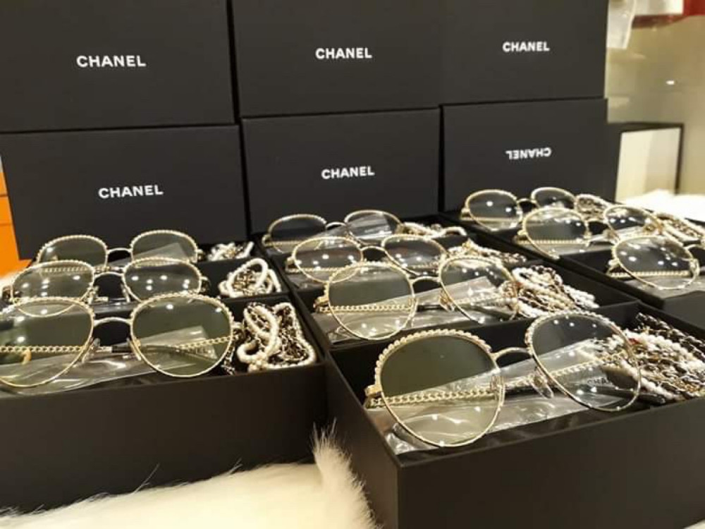 Kính Chanel Ngọc Trai giá sale new