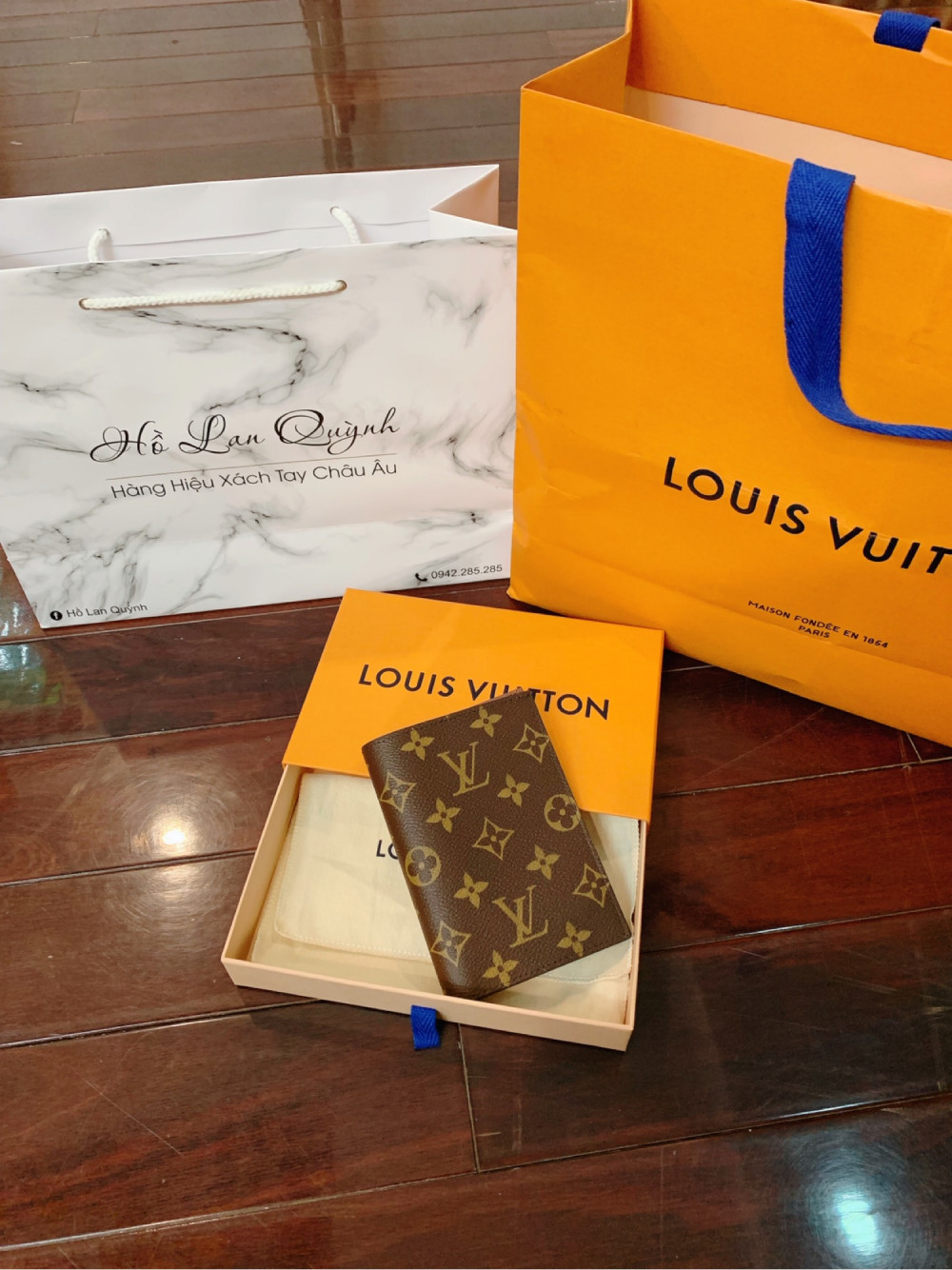 Nhận diện thương hiệu Louis Vuitton qua mẫu in túi giấy mới