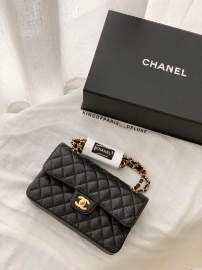 CHANEL - Small classic flap bag