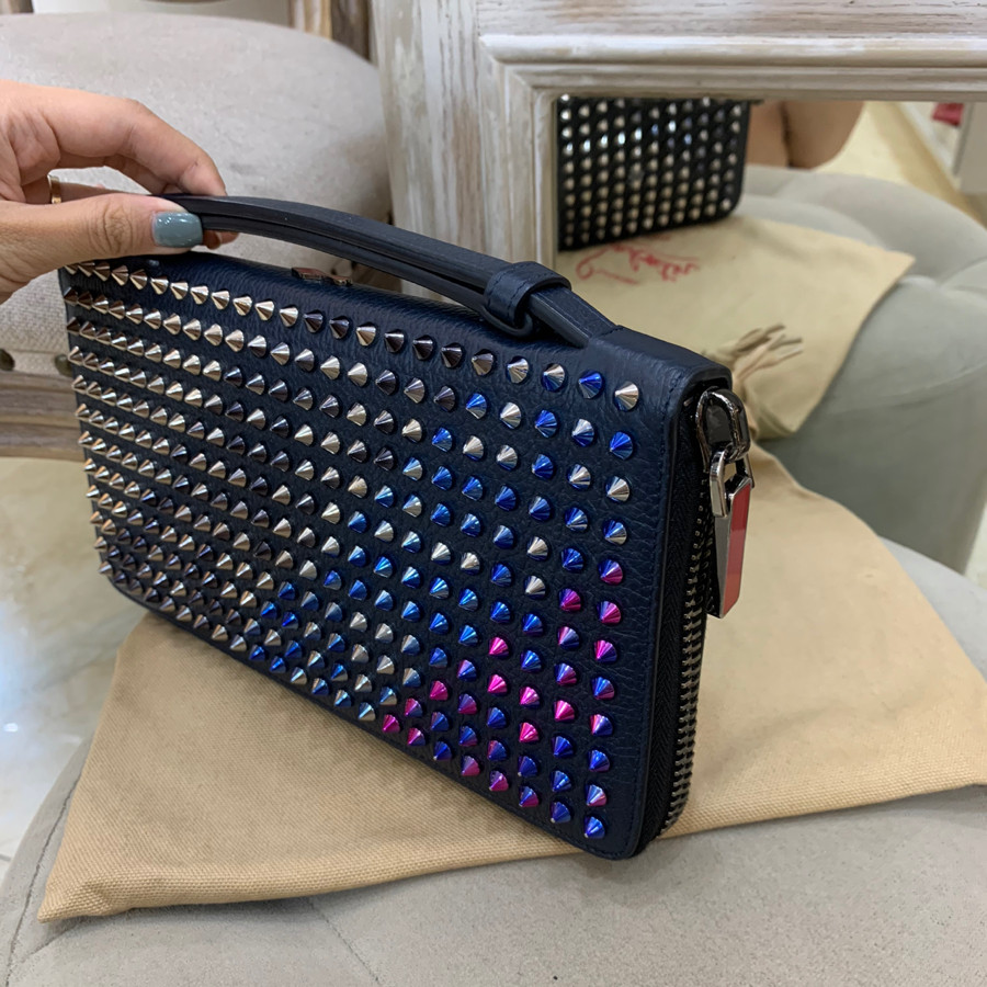 Clutch Louboutin đinh nhiều màu