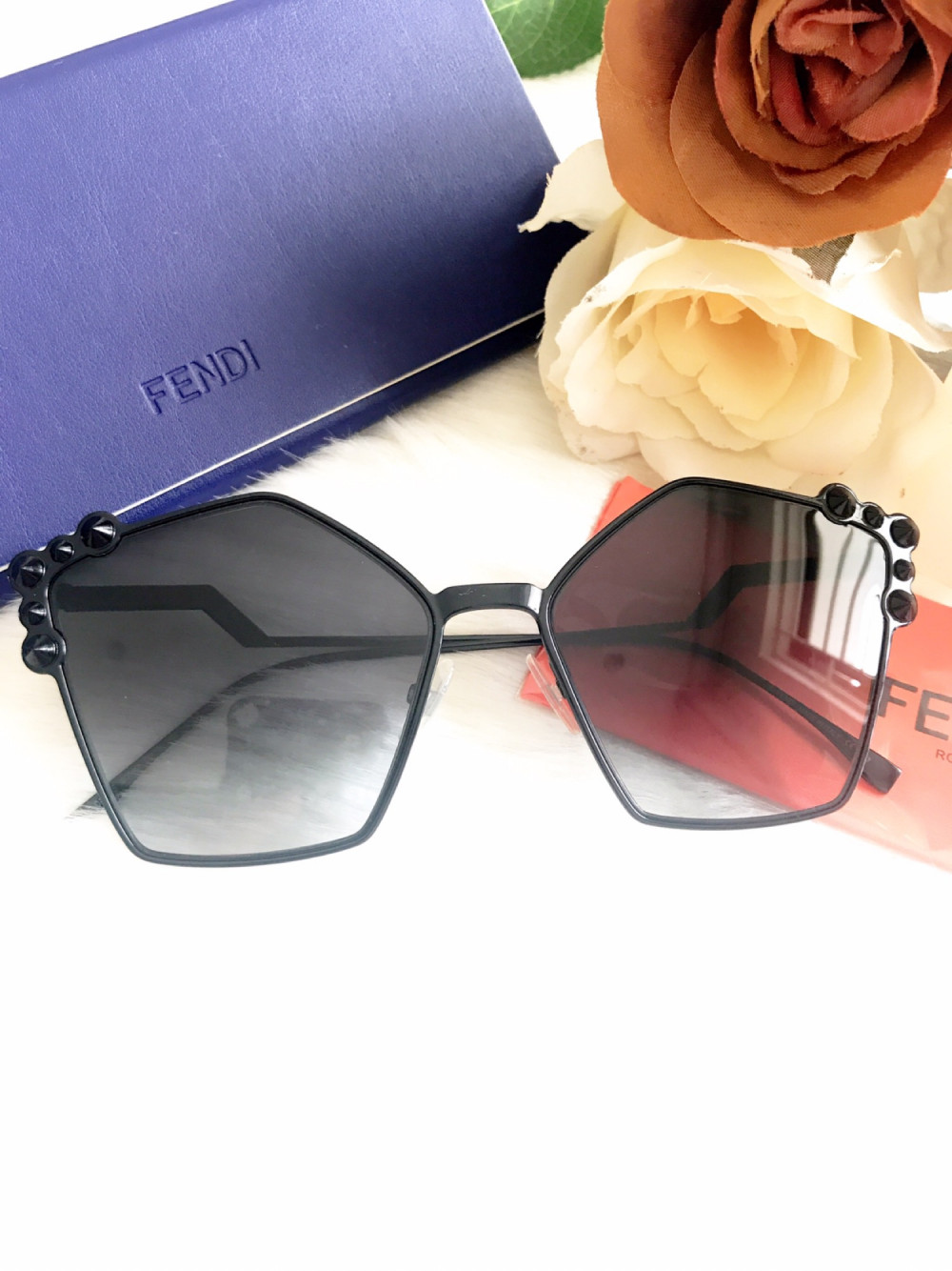 Kính Fendi