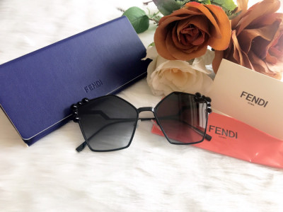 Kính Fendi