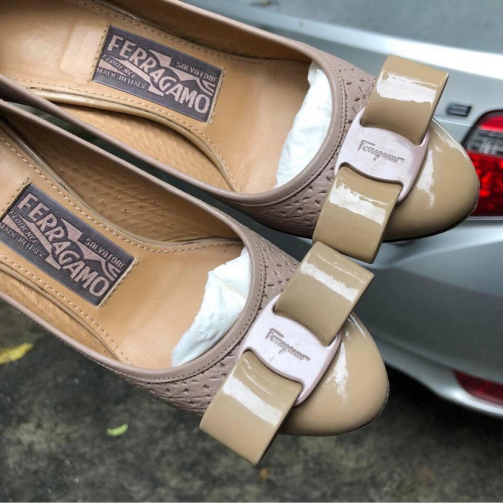 Salvatore Ferragamo  pump carla - nude sz 4,5c