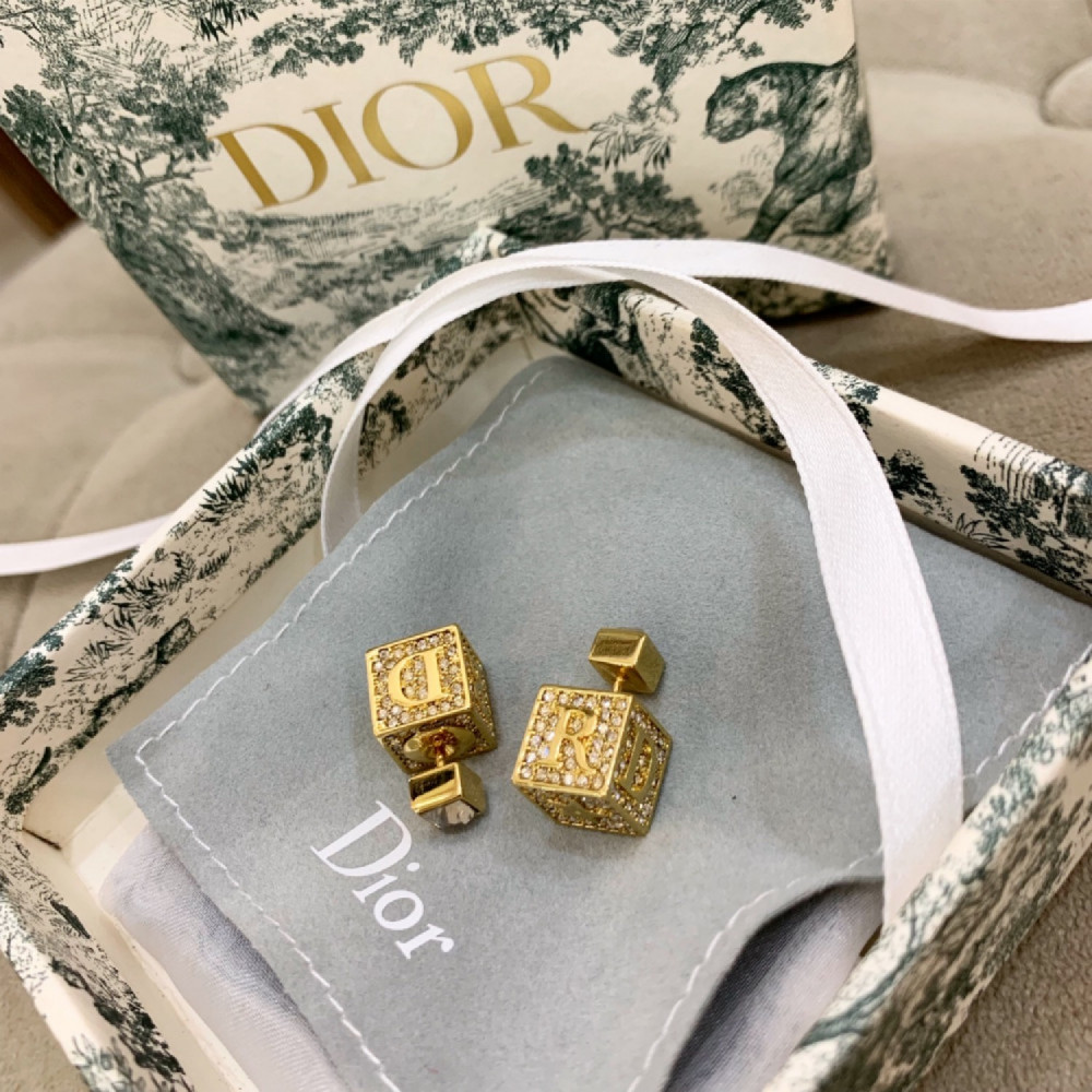Bông tai Dior chính hãng giá bao nhiêu Cập Nhật bảng Giá Bông tai Dior  Authentic Hàng Hiệu Cũ 2022