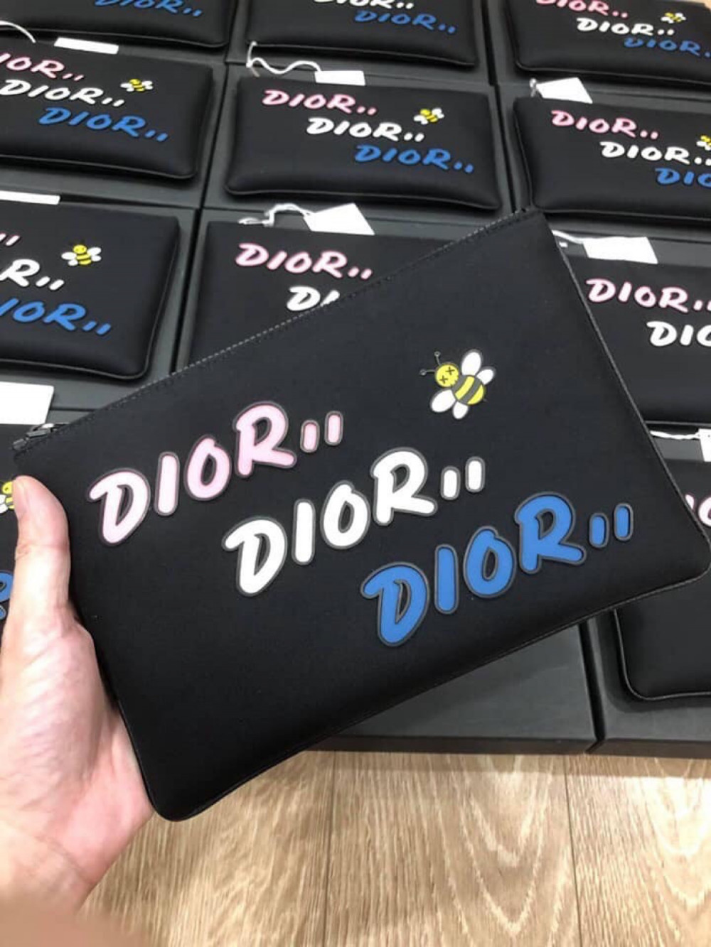 Clutch Dior Bee Kaws