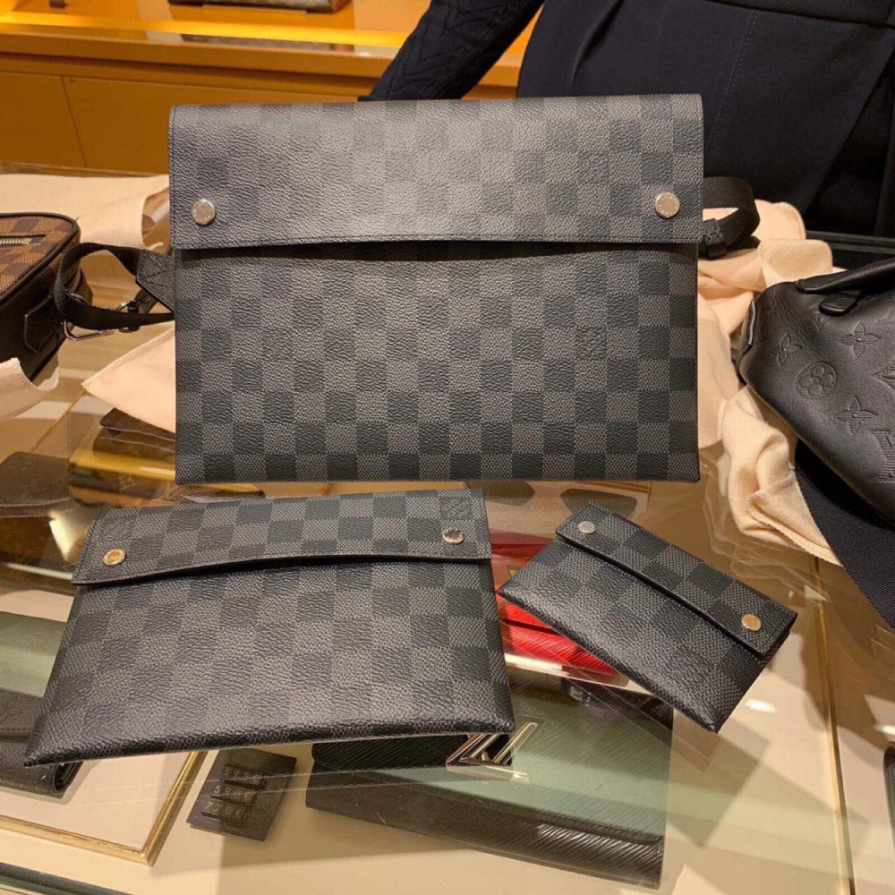 Louis Vuitton pochette Damier