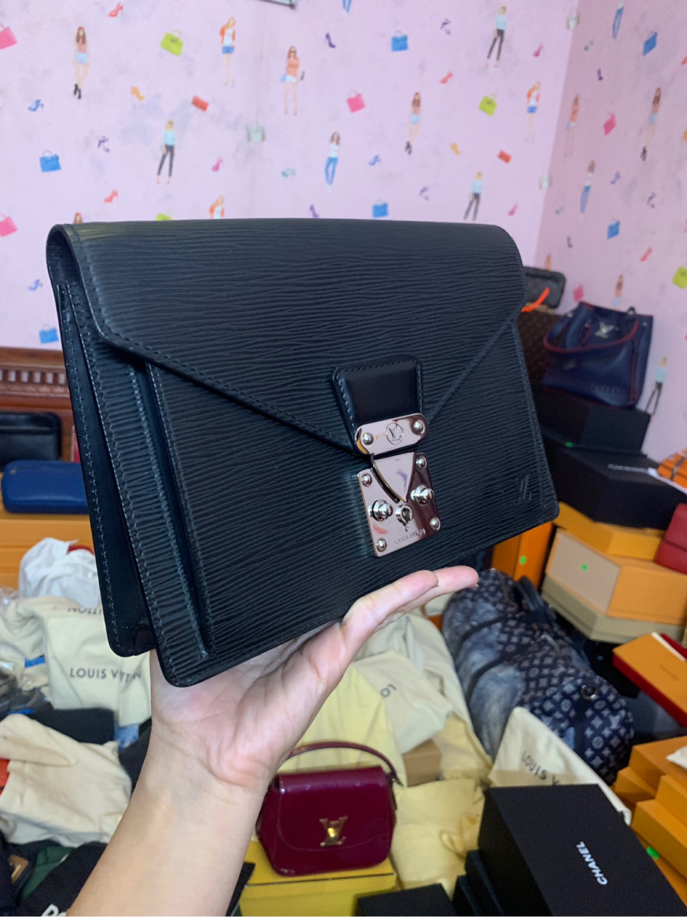 Lv clutch epi ( dòng hiếm ) khoá trắng