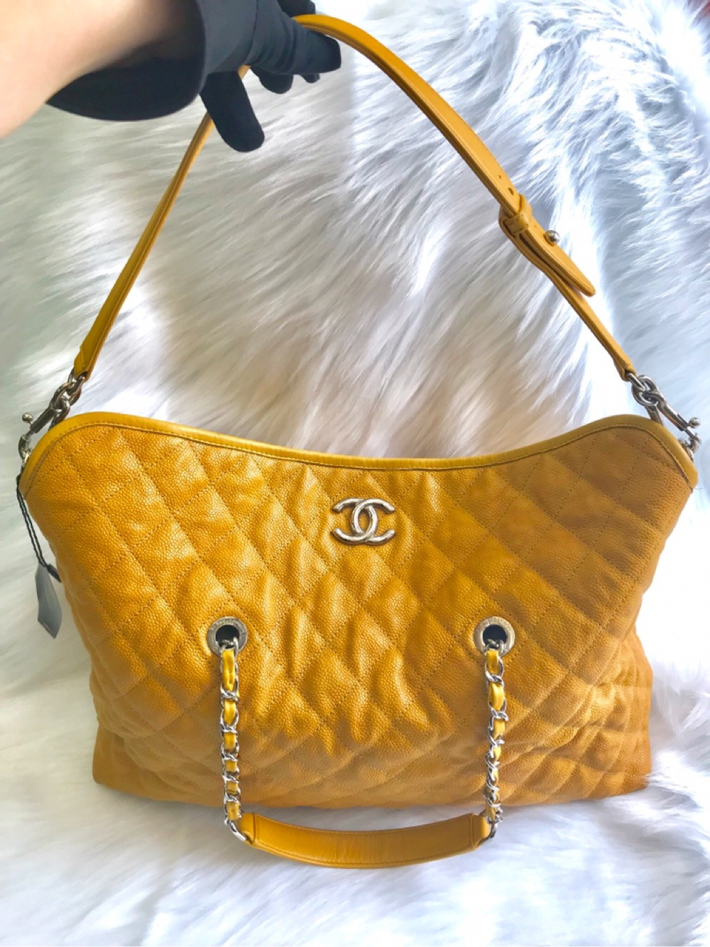 Túi Chanel vàng