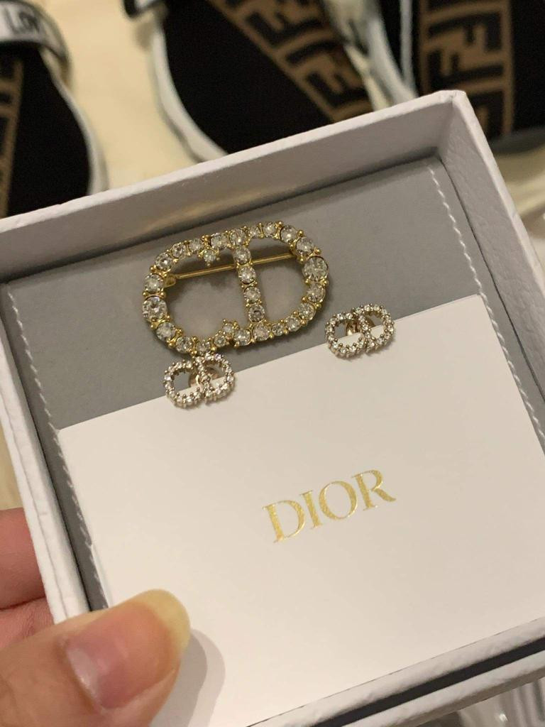 Set khuỷen và cài áo Dior