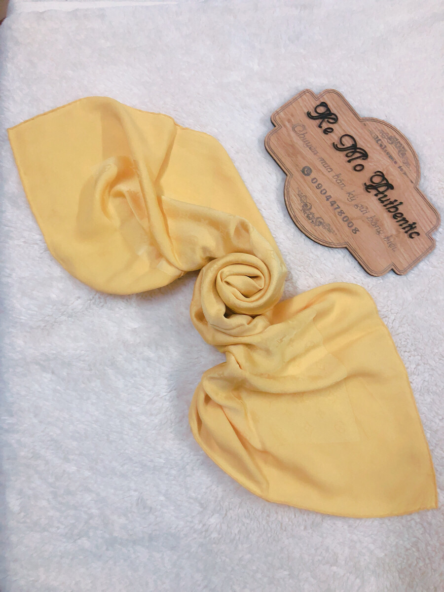 ❤️Louis vuitton Yellow Silk Fabric Monogram Scarf sz 85x85