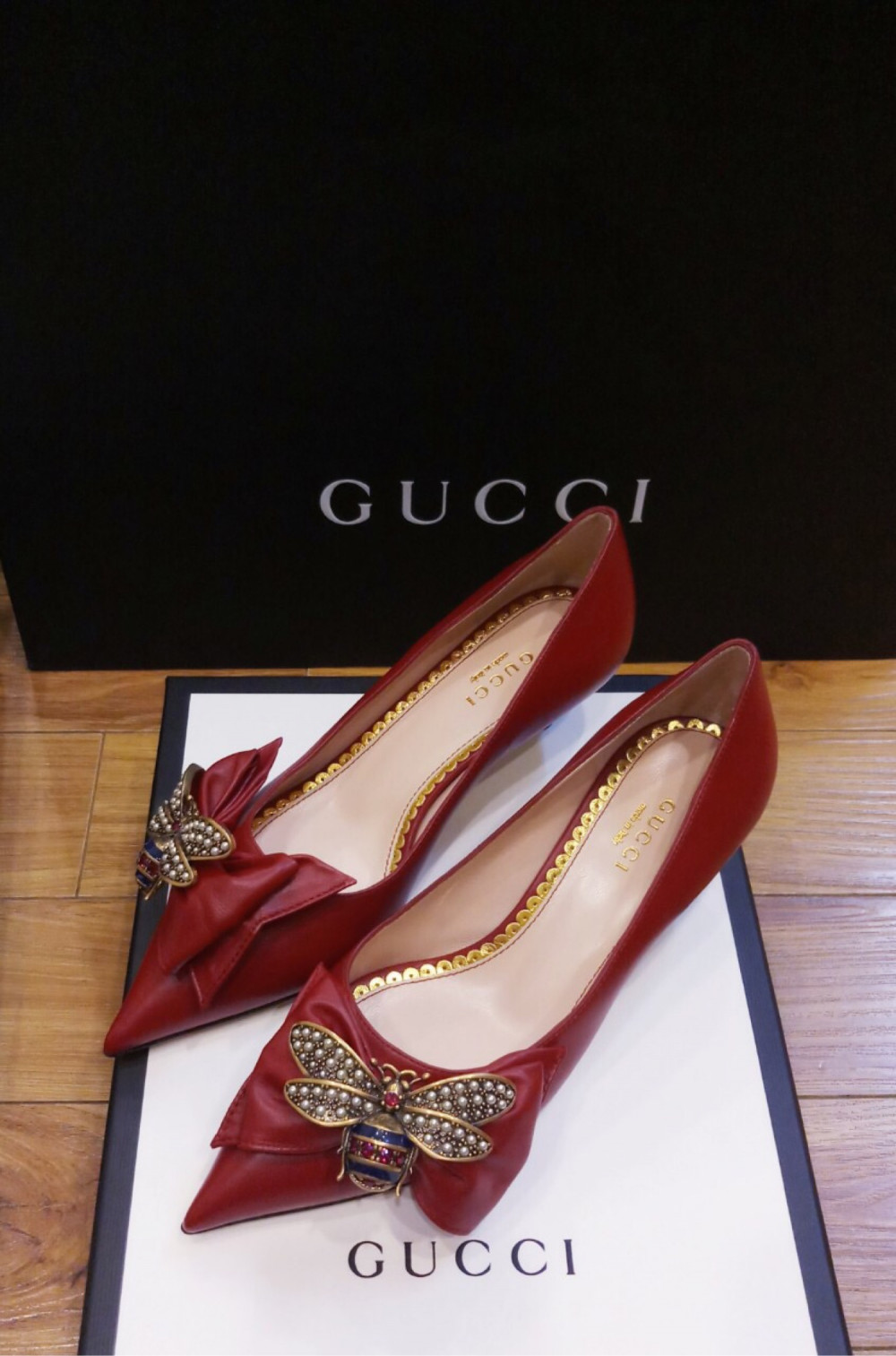 Giày Gucci ong