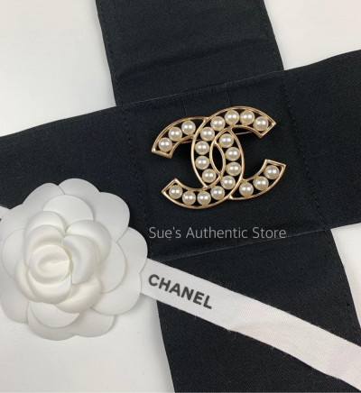 Cài áo Chanel